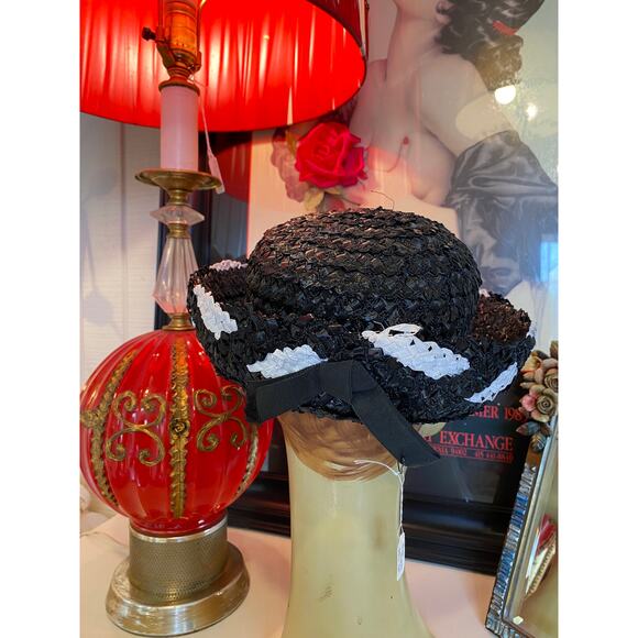 vintage 1950s black and white straw hat wide turned up brim 50s fashion summer